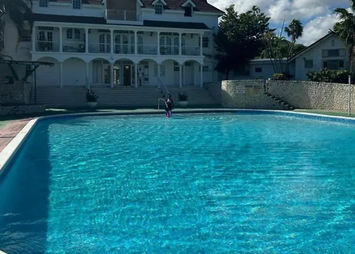 C'daview Royal * Montego Bay